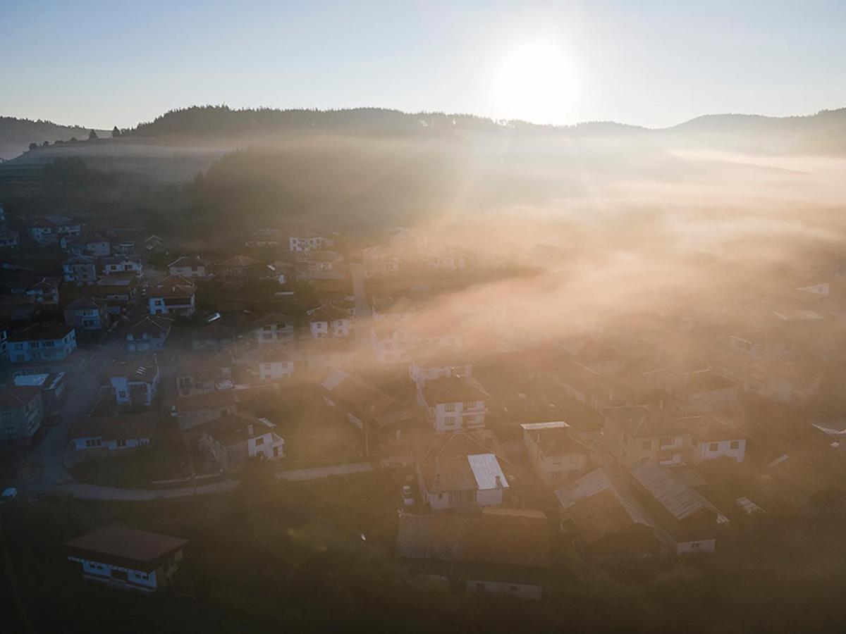 Къща За Гости "Люнгови" Zmeitsa Exteriör bild