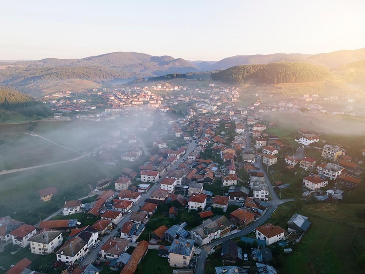 Къща За Гости "Люнгови" Zmeitsa Exteriör bild